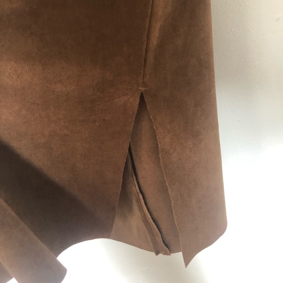 NWOT Aritzia faux suede skirt, size 6 - Picture 5 of 6